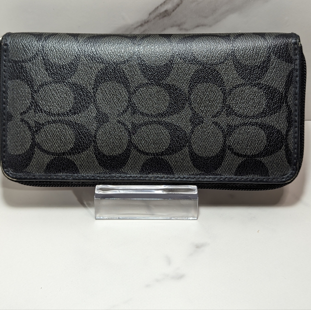 Coach Signature C Long Wallet EUC - Picture 2 of 8